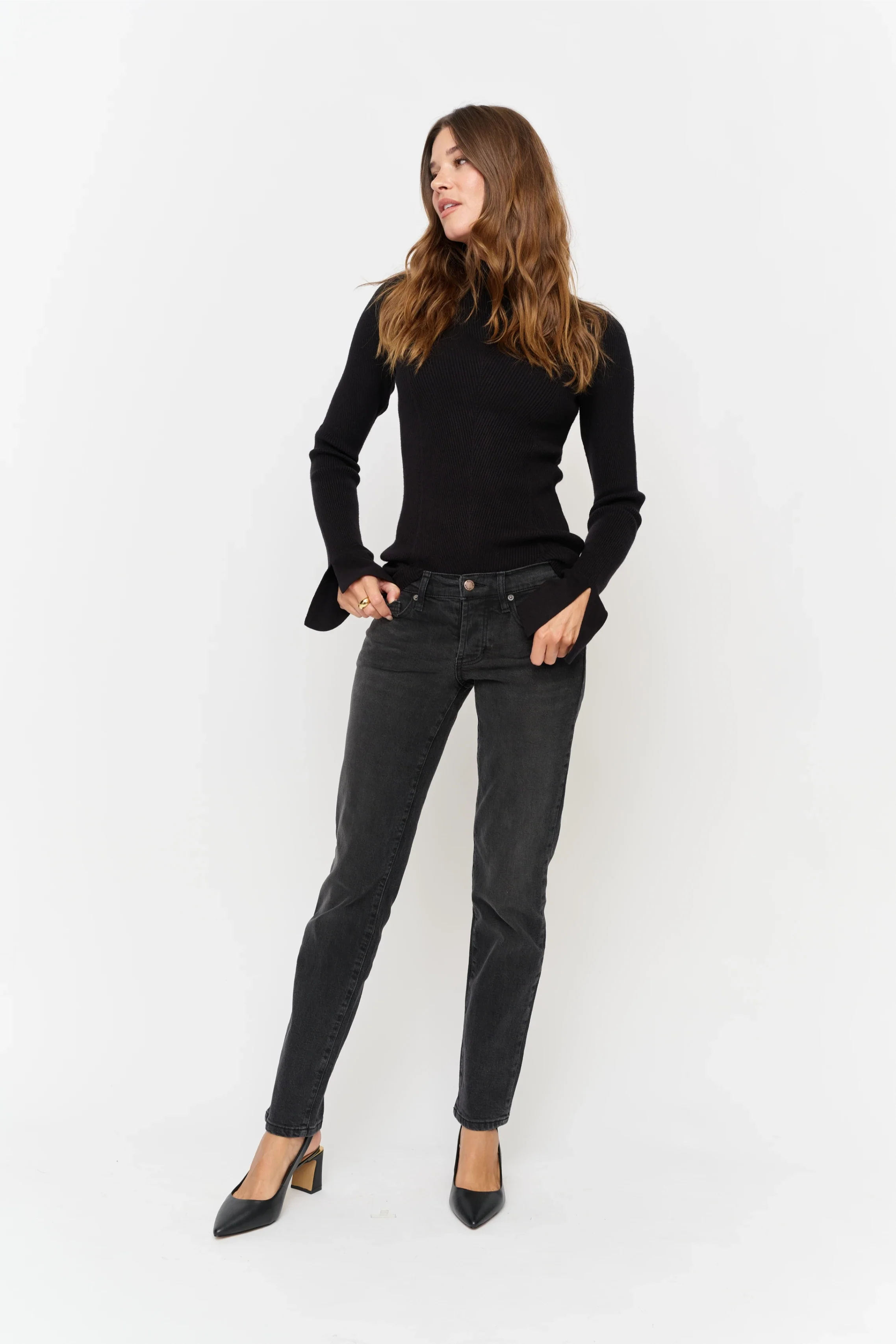 Chester Low Rise Slim Straight Washed Black