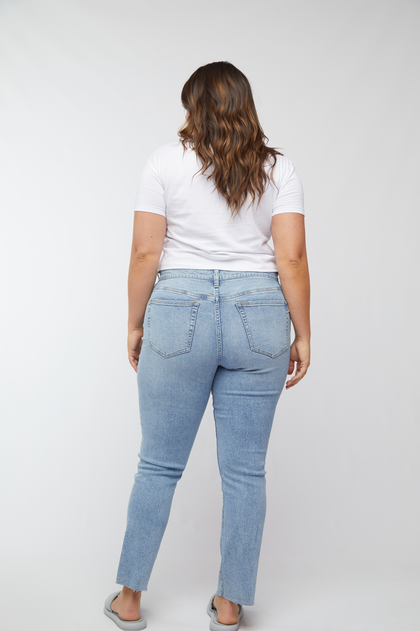 Crosby Mid Rise Relaxed Taper Classic Light Vintage