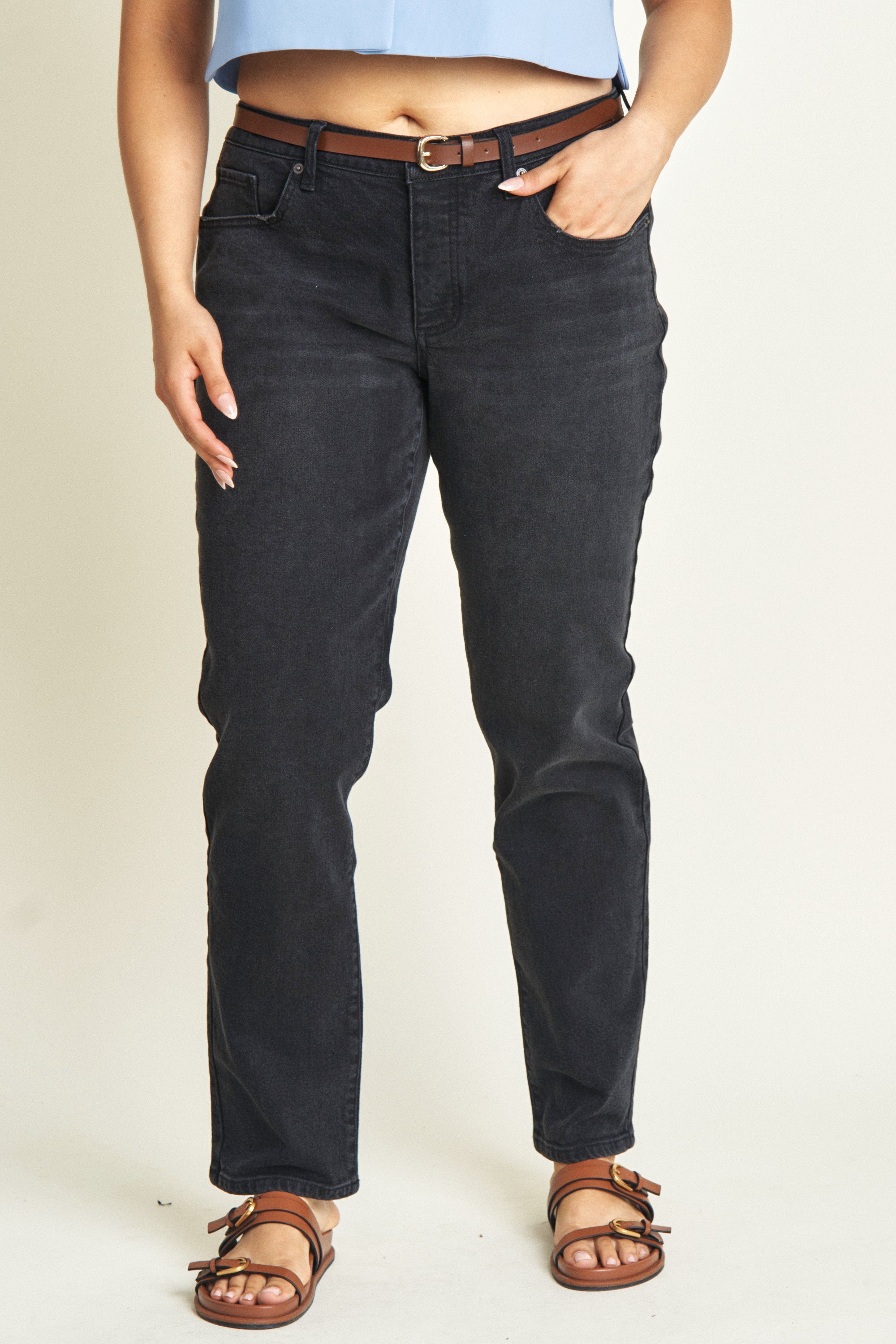 Chester Low Rise Slim Straight Washed Black