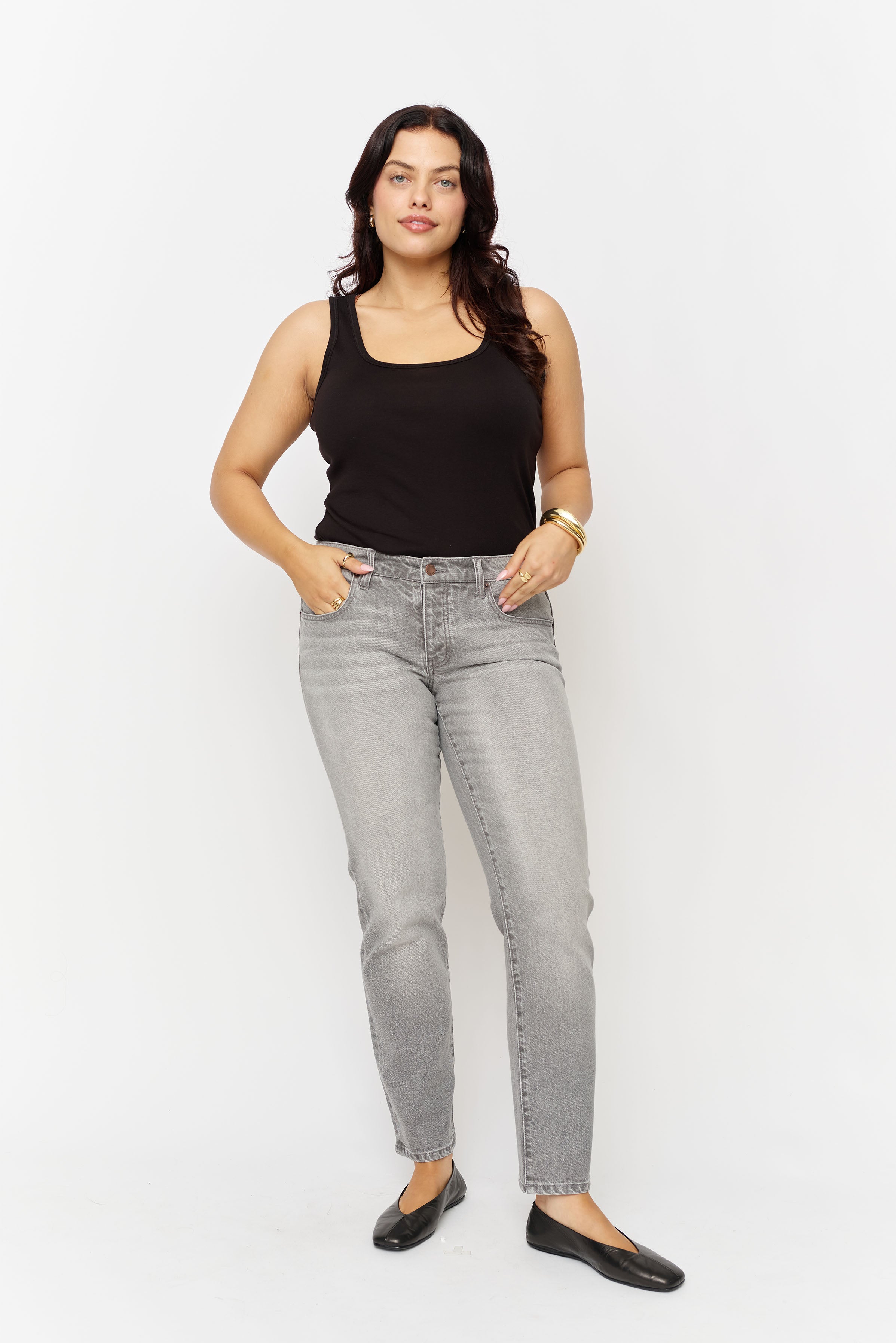 Chester Low Rise Slim Straight Medium Grey Worn