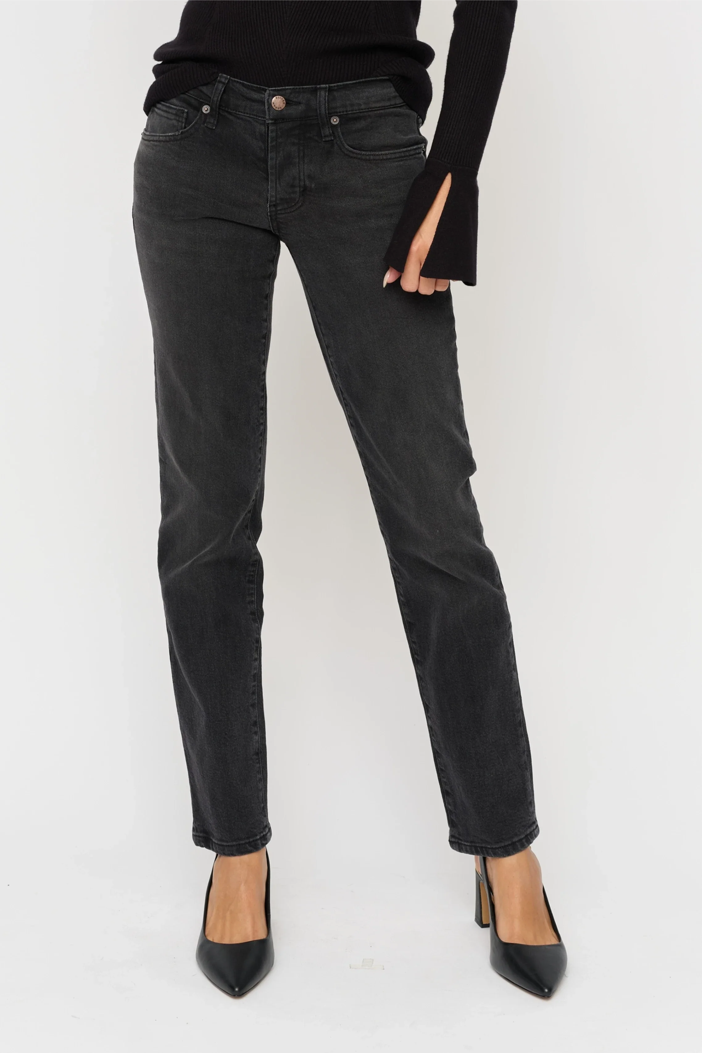 Chester Low Rise Slim Straight Washed Black